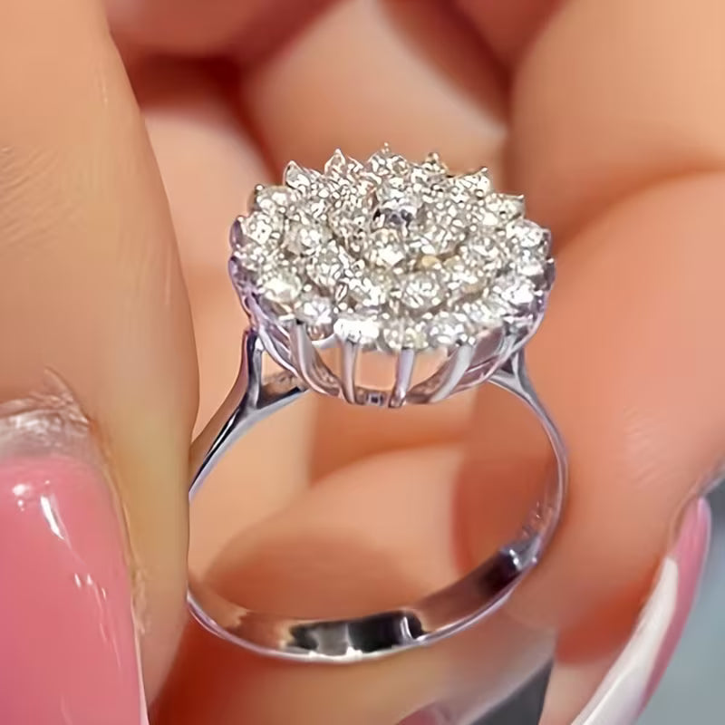 Luxurious Exquisite Zirconia Ring