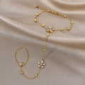 Elegant Five-Petal Flower Inlaid Synthetic Zirconia Bracelet