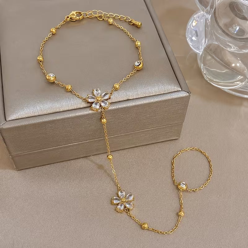 Elegant Five-Petal Flower Inlaid Synthetic Zirconia Bracelet