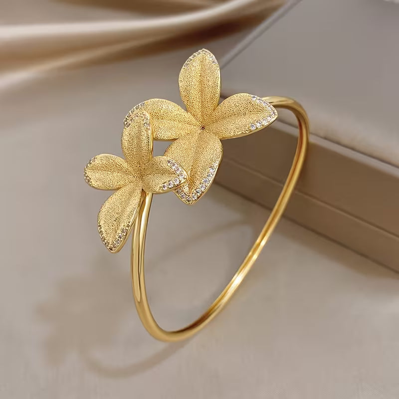 1pc Exquisite Leaves Design Bangle