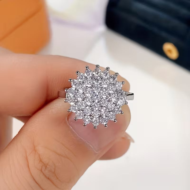 Luxurious Exquisite Zirconia Ring